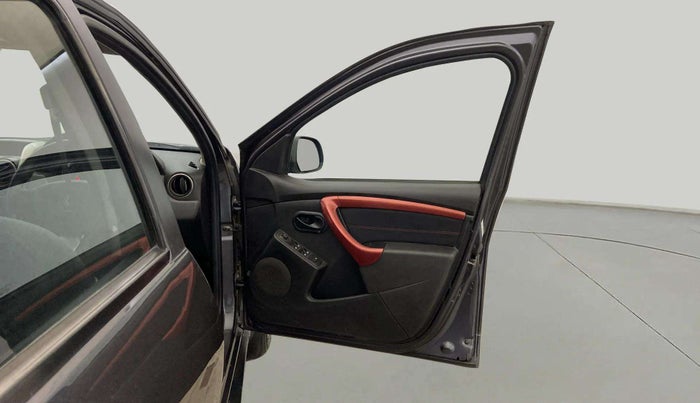 2018 Renault Duster RXS CVT, Petrol, Automatic, 87,397 km, RHS Front Door