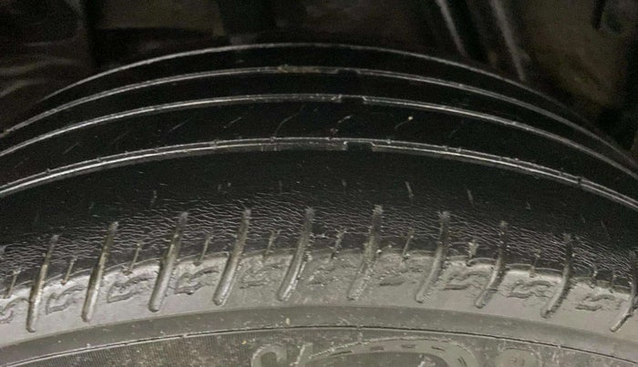2018 Renault Duster RXS CVT, Petrol, Automatic, 87,397 km, Right Rear Tyre Tread