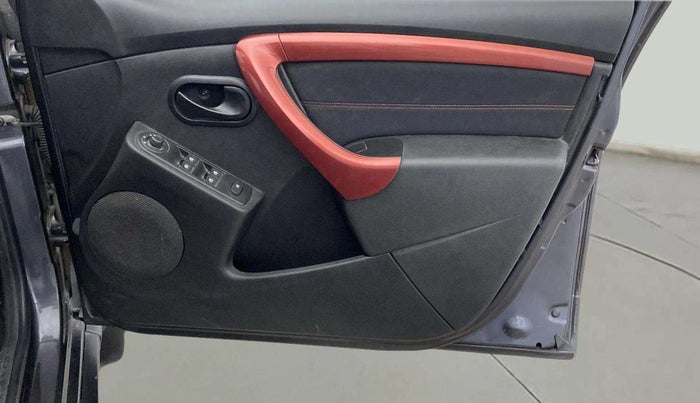 2018 Renault Duster RXS CVT, Petrol, Automatic, 87,397 km, Driver Side Door Panels Control
