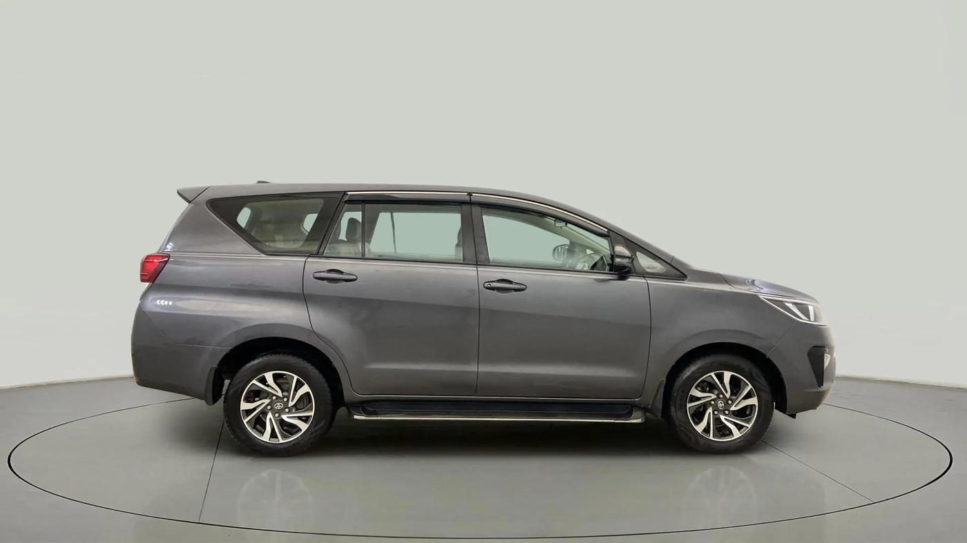 2022 Toyota Innova Crysta 2.4 GX AT 7 STR, Diesel, Automatic, 84,125 km, Right Side View