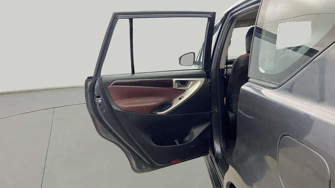 2022 Toyota Innova Crysta 2.4 GX AT 7 STR, Diesel, Automatic, 84,125 km, LHS Rear Door