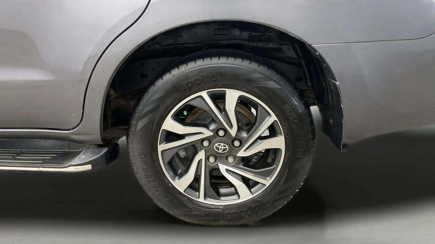 2022 Toyota Innova Crysta 2.4 GX AT 7 STR, Diesel, Automatic, 84,125 km, Left Rear Wheel