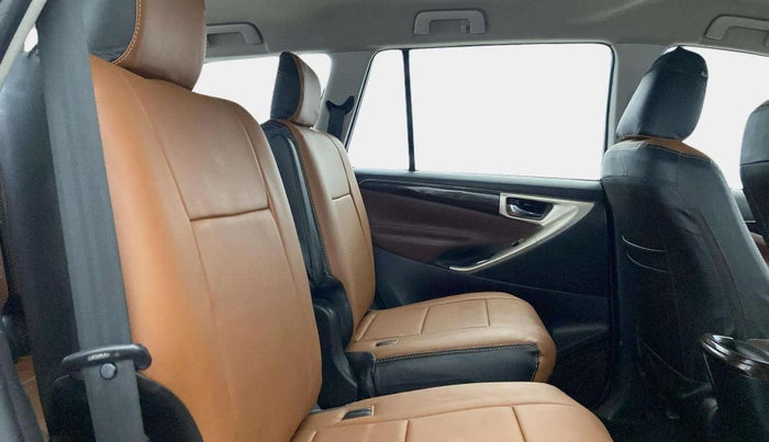2022 Toyota Innova Crysta 2.4 GX AT 7 STR, Diesel, Automatic, 84,125 km, Right Side Rear Door Cabin