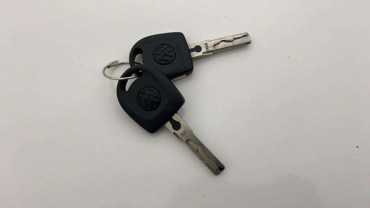2020 Volkswagen Polo TRENDLINE 1.0L, Petrol, Manual, 40,344 km, Key Close Up