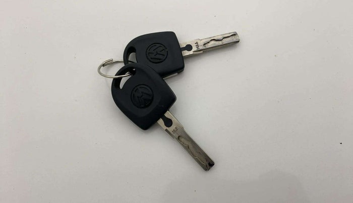 2020 Volkswagen Polo TRENDLINE 1.0L, Petrol, Manual, 40,344 km, Key Close Up