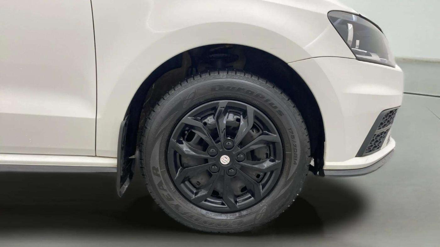 2020 Volkswagen Polo TRENDLINE 1.0L, Petrol, Manual, 40,344 km, Right Front Wheel