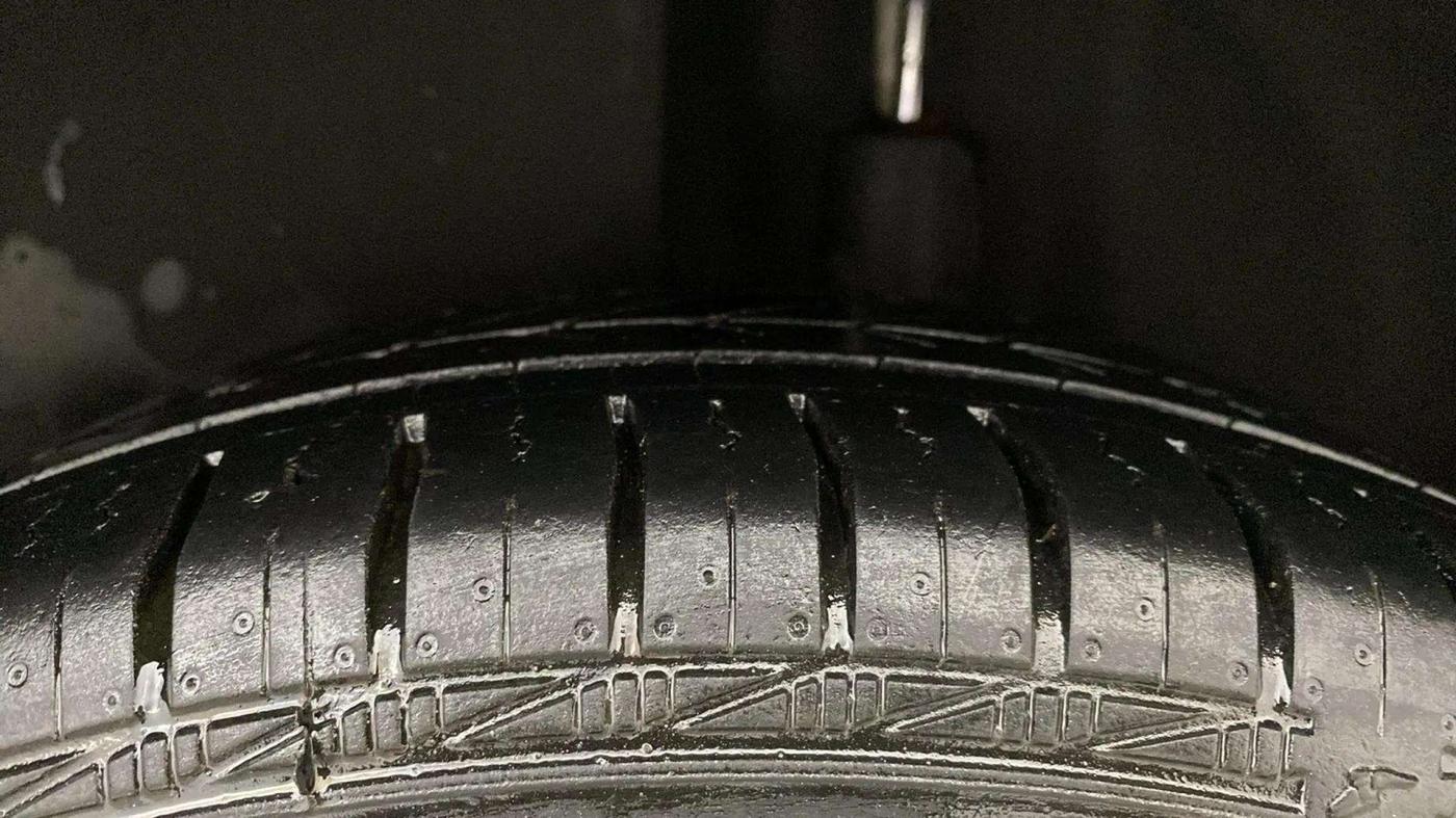 2020 Volkswagen Polo TRENDLINE 1.0L, Petrol, Manual, 40,344 km, Left Rear Tyre Tread