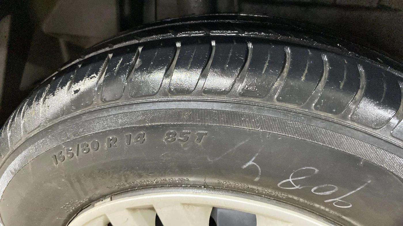 2021 Maruti Dzire VXI AMT, Petrol, Automatic, 48,441 km, Left Front Tyre Tread