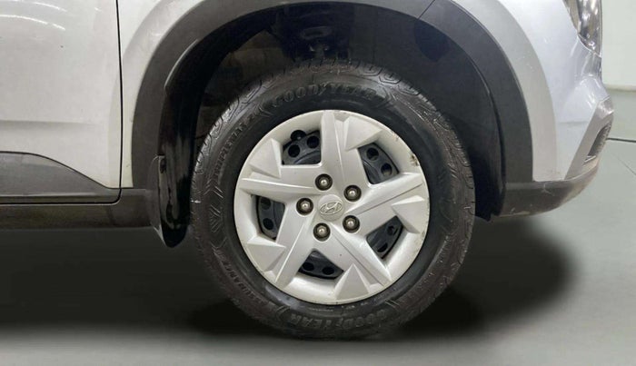 2020 Hyundai VENUE S 1.2, Petrol, Manual, 40,510 km, Right Front Wheel