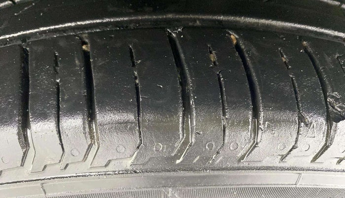 2022 Hyundai NEW I20 ASTA (O) 1.2 AT, Petrol, Automatic, 20,322 km, Left Front Tyre Tread