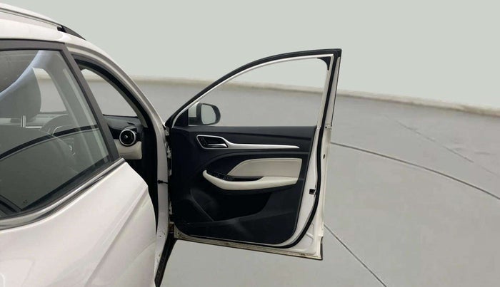 2022 MG ASTOR SHARP 1.5 MT, Petrol, Manual, 33,371 km, RHS Front Door