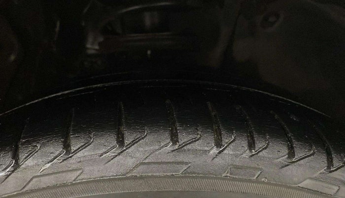 2022 MG ASTOR SHARP 1.5 MT, Petrol, Manual, 33,371 km, Right Front Tyre Tread