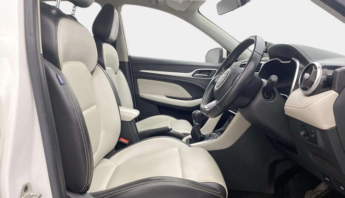 2022 MG ASTOR SHARP 1.5 MT, Petrol, Manual, 33,371 km, Right Side Front Door Cabin