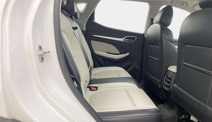 2022 MG ASTOR SHARP 1.5 MT, Petrol, Manual, 33,371 km, Right Side Rear Door Cabin