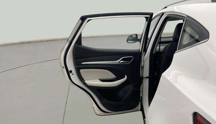 2022 MG ASTOR SHARP 1.5 MT, Petrol, Manual, 33,371 km, LHS Rear Door