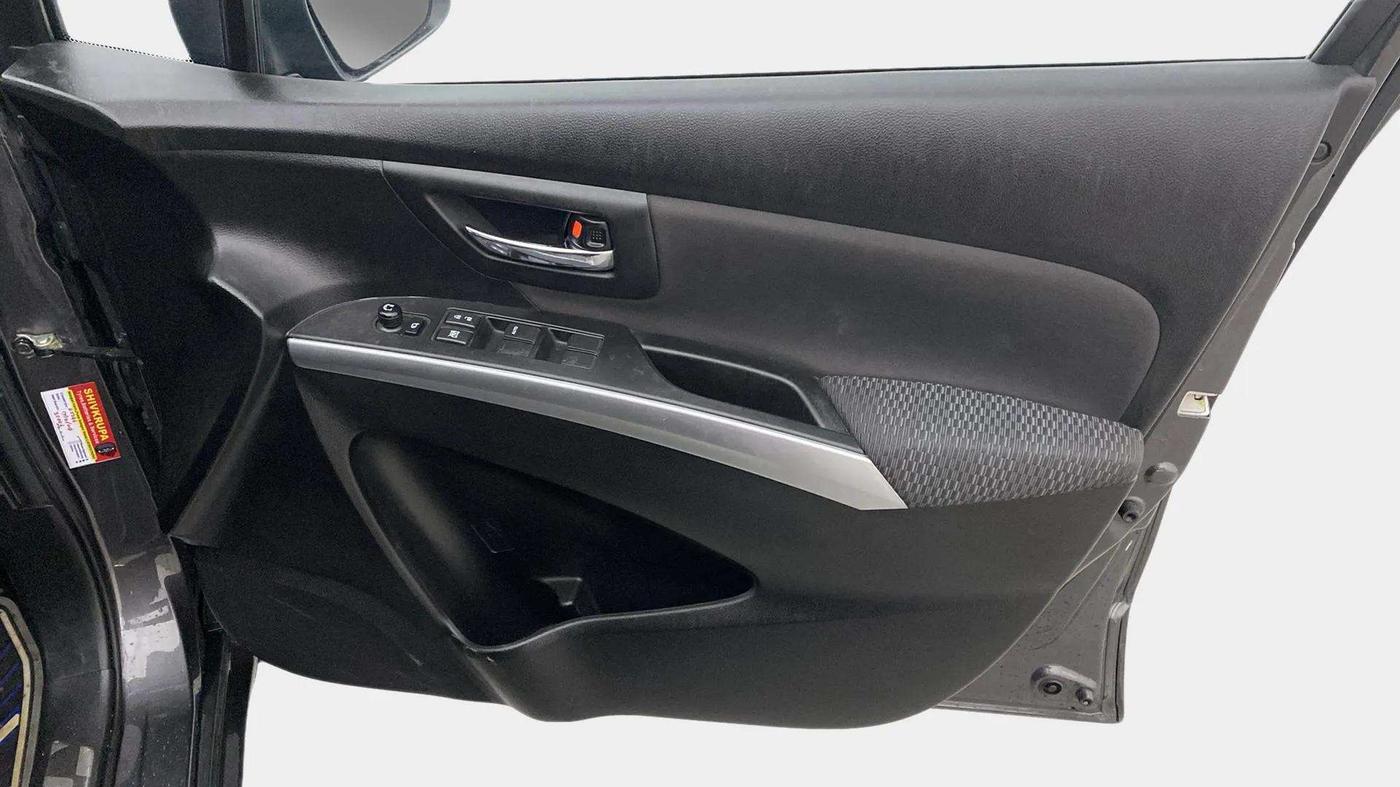 2020 Maruti S Cross ZETA 1.5, Petrol, Manual, 30,471 km, Driver Side Door Panels Control