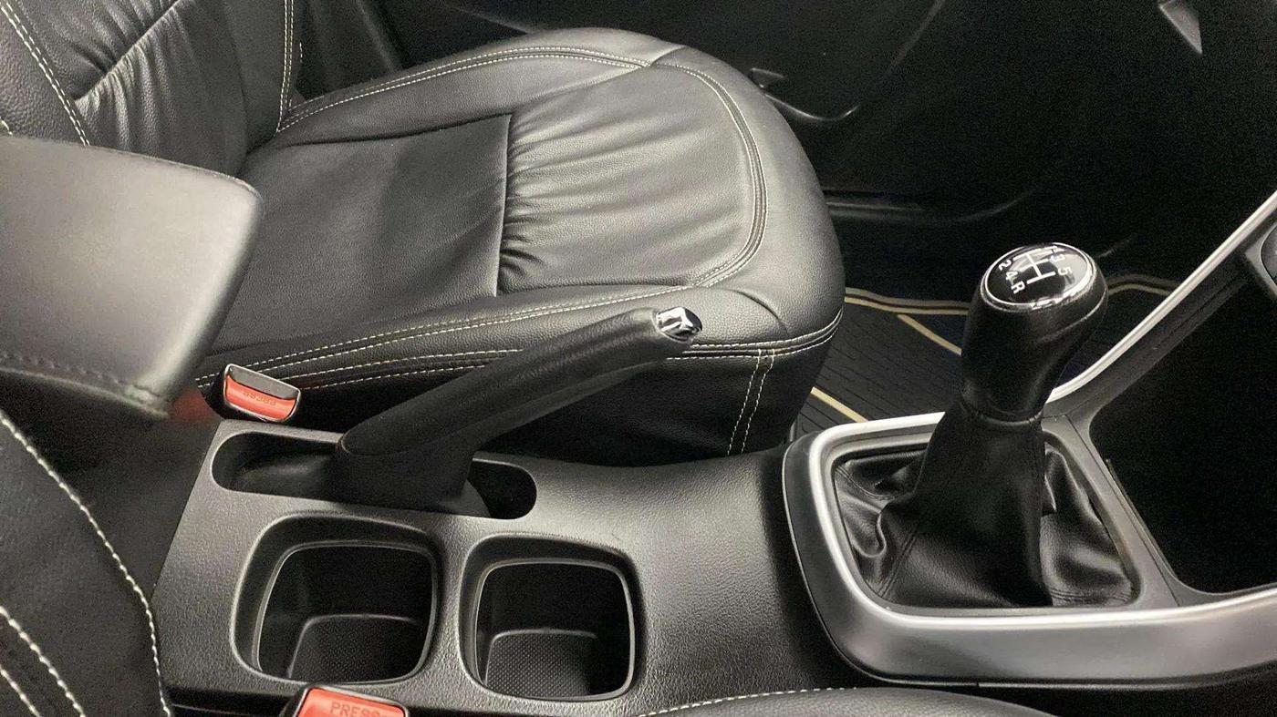 2020 Maruti S Cross ZETA 1.5, Petrol, Manual, 30,471 km, Gear Lever