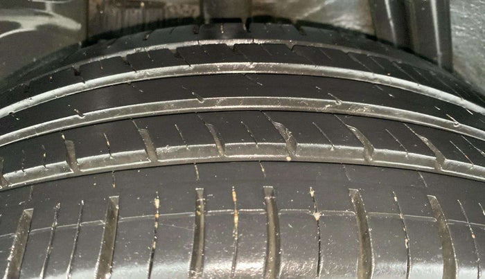 2021 Renault Duster RXZ 1.5 PETROL MT, Petrol, Manual, 20,572 km, Right Rear Tyre Tread