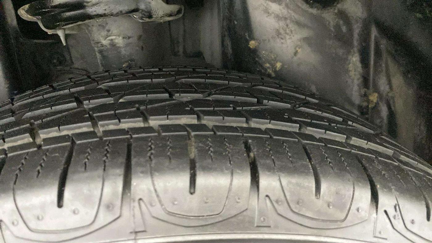 2018 Jeep Compass LIMITED 1.4 PETROL AT, Petrol, Automatic, 90,042 km, Right Rear Tyre Tread