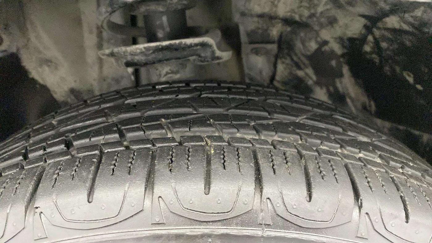 2018 Jeep Compass LIMITED 1.4 PETROL AT, Petrol, Automatic, 90,042 km, Right Front Tyre Tread