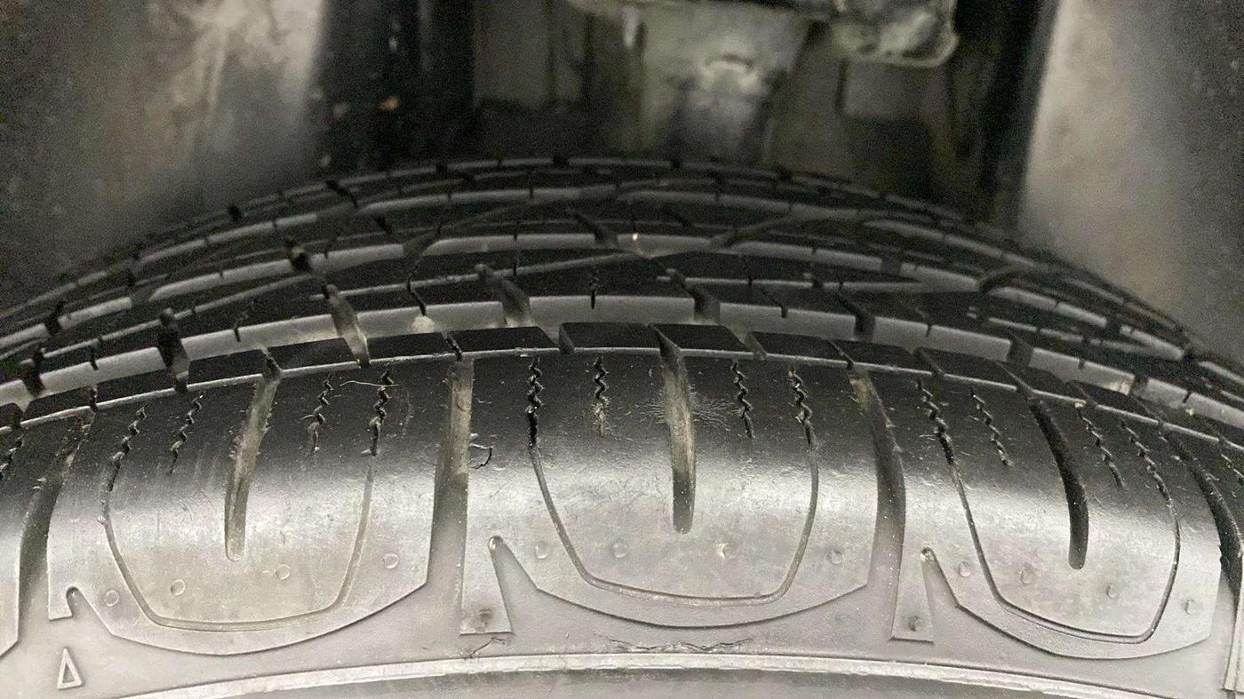 2018 Jeep Compass LIMITED 1.4 PETROL AT, Petrol, Automatic, 90,042 km, Left Rear Tyre Tread