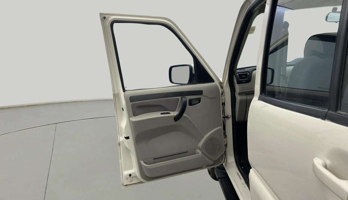 2019 Mahindra Scorpio S7, Diesel, Manual, 35,019 km, LHS Front Door