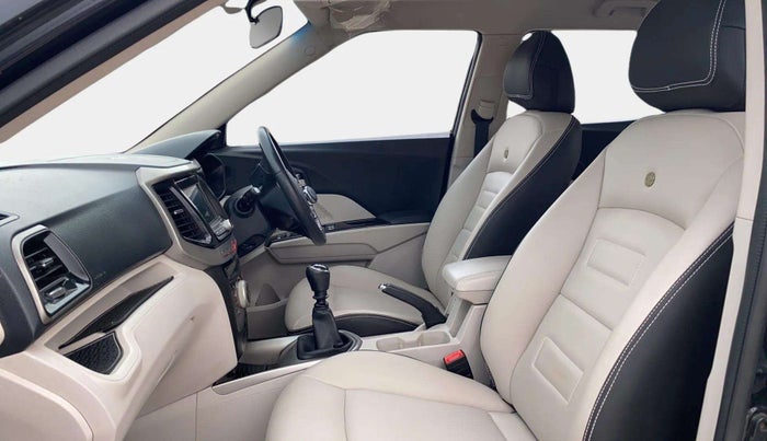 2021 Mahindra XUV300 W8 1.2 PETROL, Petrol, Manual, 64,418 km, Right Side Front Door Cabin