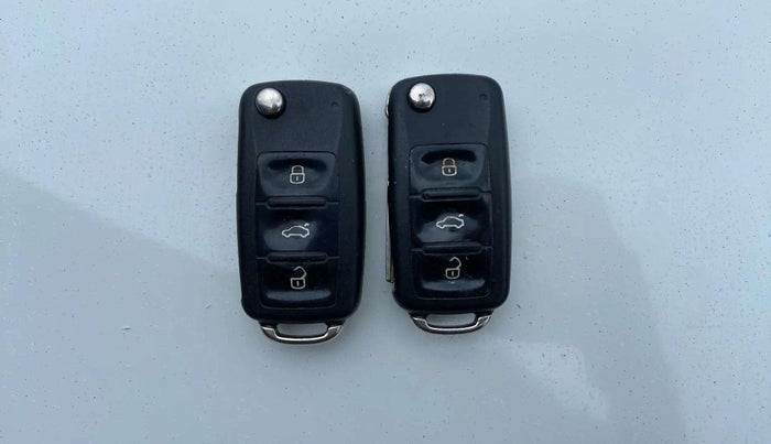 2016 Volkswagen Vento HIGHLINE PETROL AT, Petrol, Automatic, 83,355 km, Key Close Up