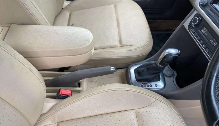 2016 Volkswagen Vento HIGHLINE PETROL AT, Petrol, Automatic, 83,355 km, Gear Lever