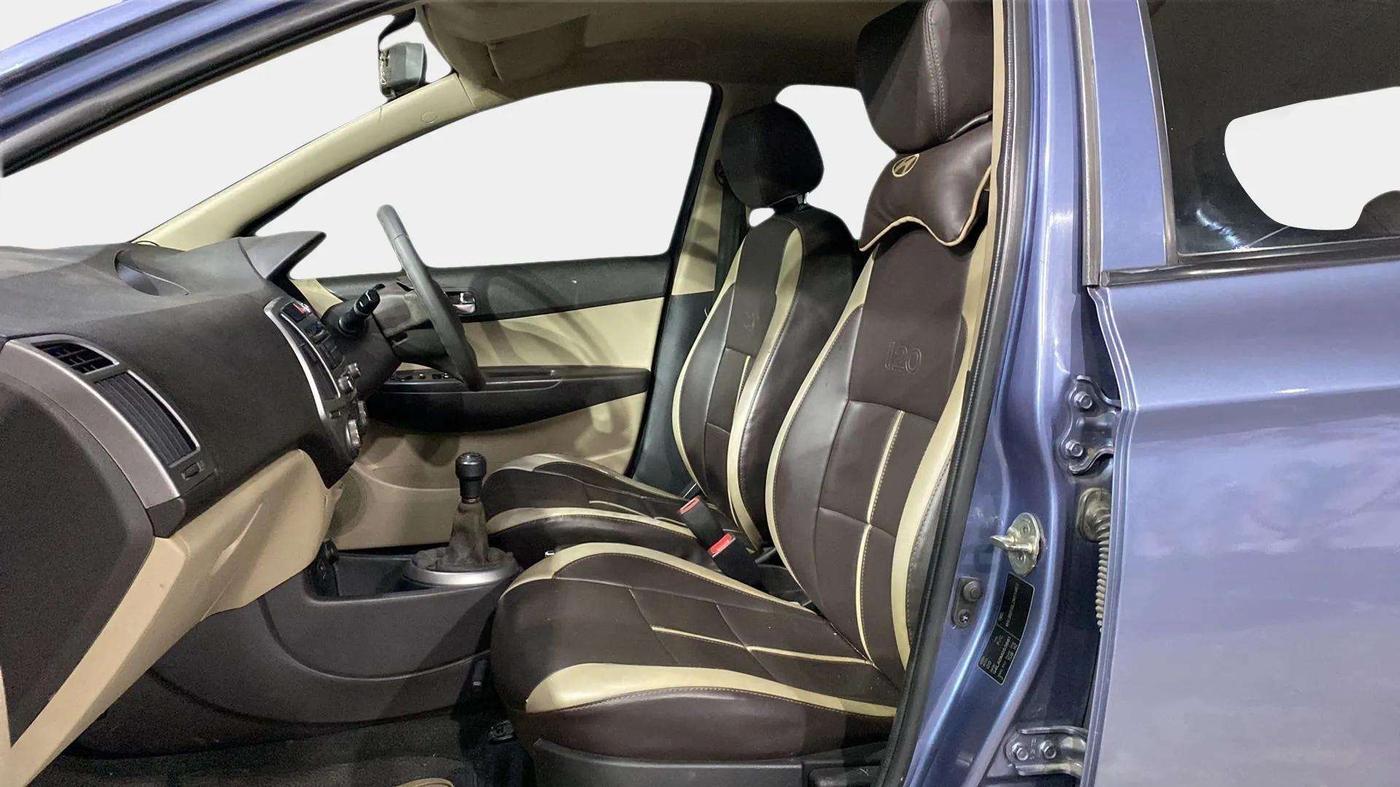 2013 Hyundai i20 MAGNA 1.2, Petrol, Manual, 41,743 km, Right Side Front Door Cabin