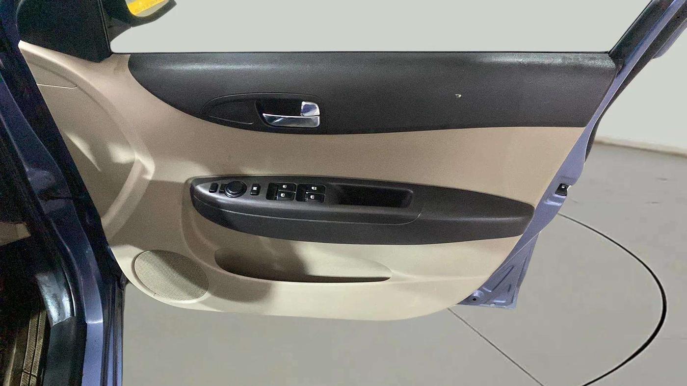 2013 Hyundai i20 MAGNA 1.2, Petrol, Manual, 41,743 km, Driver Side Door Panels Control