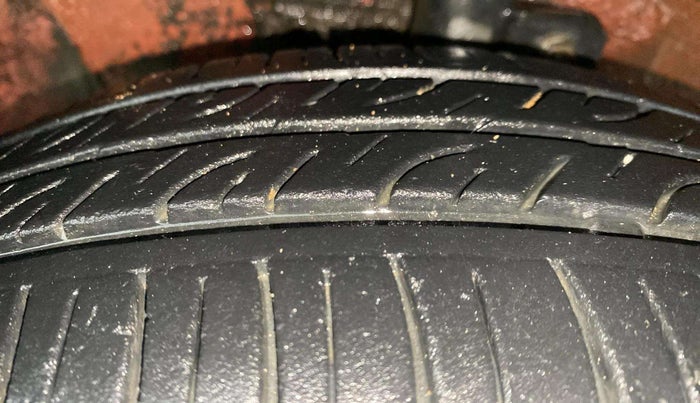 2014 Maruti Celerio VXI AMT, Petrol, Automatic, 65,080 km, Left Front Tyre Tread