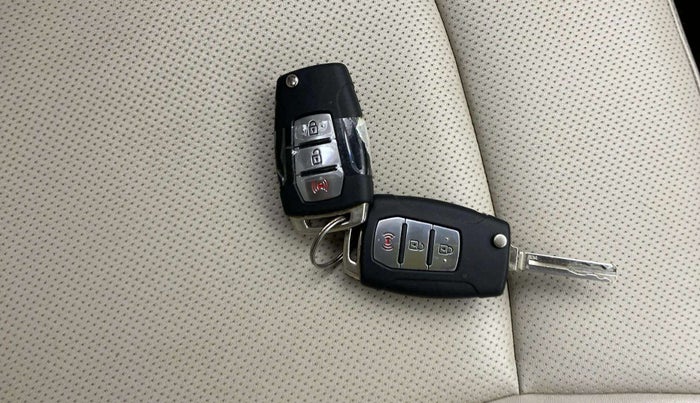 2019 Mahindra XUV300 W8 (O) 1.5 DIESEL, Diesel, Manual, 83,911 km, Key Close Up