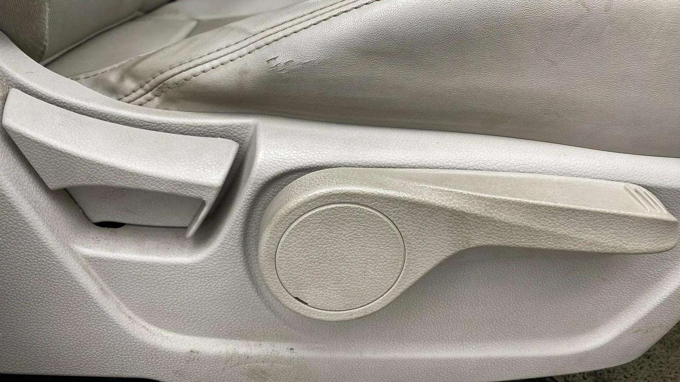 2019 Mahindra XUV300 W8 (O) 1.5 DIESEL, Diesel, Manual, 84,126 km, Driver Side Adjustment Panel