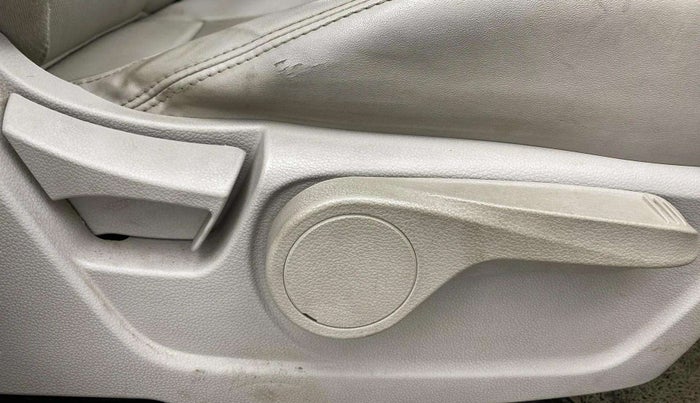 2019 Mahindra XUV300 W8 (O) 1.5 DIESEL, Diesel, Manual, 83,911 km, Driver Side Adjustment Panel