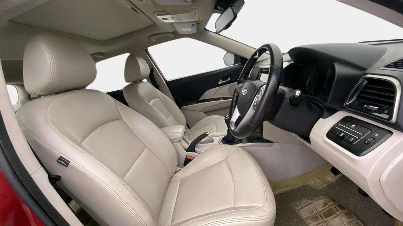 2019 Mahindra XUV300 W8 (O) 1.5 DIESEL, Diesel, Manual, 84,126 km, Right Side Front Door Cabin