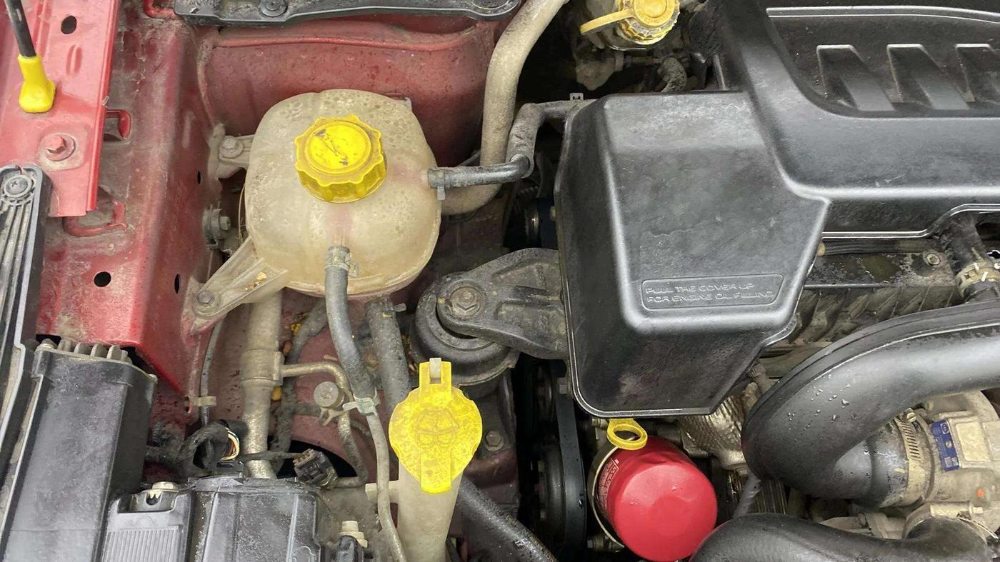 2019 Mahindra XUV300 W8 (O) 1.5 DIESEL, Diesel, Manual, 84,126 km, Engine View - Right