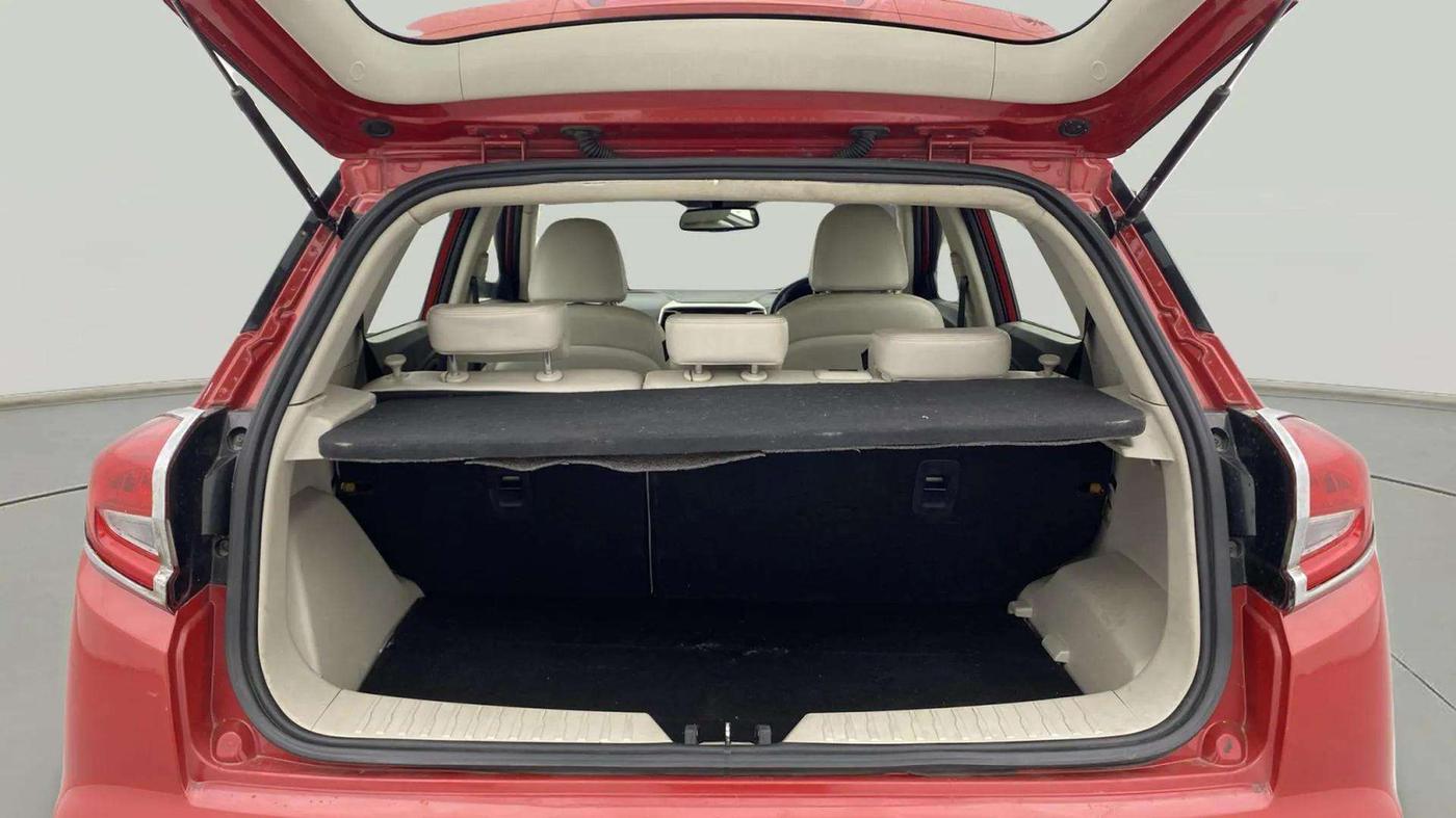 2019 Mahindra XUV300 W8 (O) 1.5 DIESEL, Diesel, Manual, 84,126 km, Boot Open Zoomed View