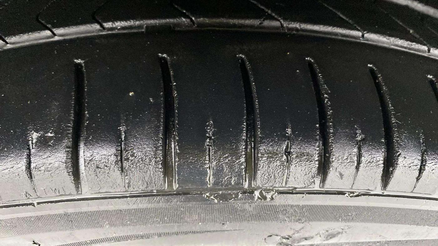 2019 Mahindra XUV300 W8 (O) 1.5 DIESEL, Diesel, Manual, 84,126 km, Left Front Tyre Tread