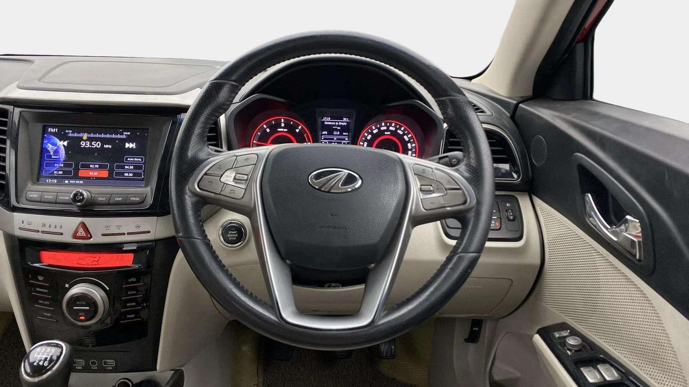 2019 Mahindra XUV300 W8 (O) 1.5 DIESEL, Diesel, Manual, 84,126 km, Steering Wheel Close Up