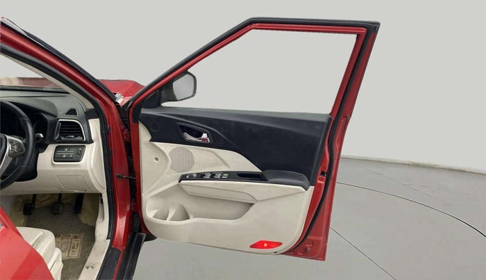 2019 Mahindra XUV300 W8 (O) 1.5 DIESEL, Diesel, Manual, 83,911 km, RHS Front Door