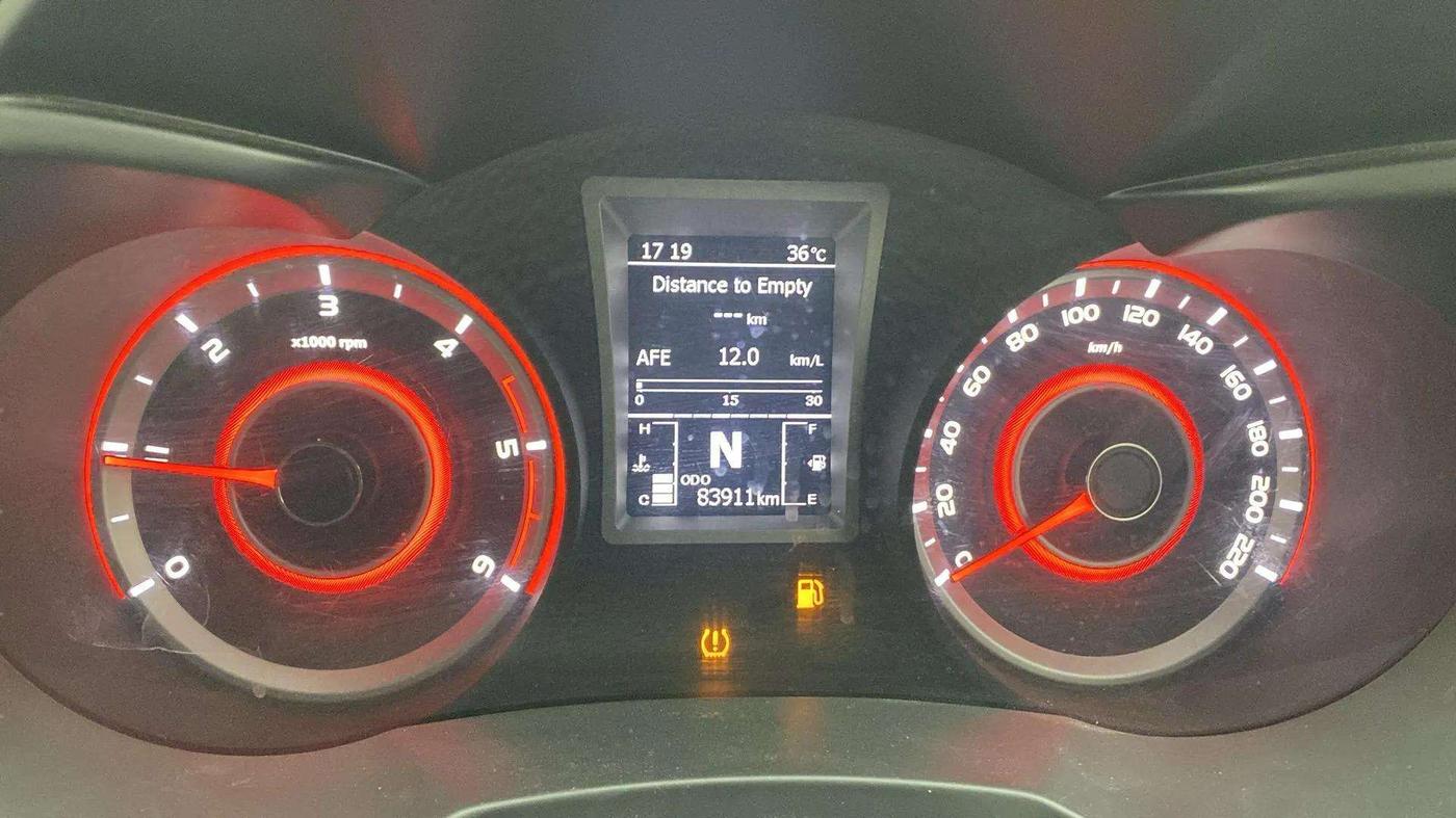 2019 Mahindra XUV300 W8 (O) 1.5 DIESEL, Diesel, Manual, 84,126 km, Odometer Image
