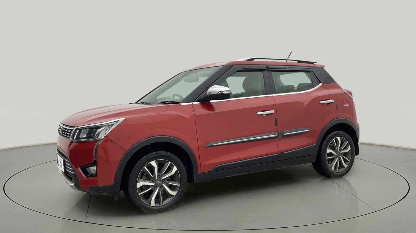 2019 Mahindra XUV300 W8 (O) 1.5 DIESEL, Diesel, Manual, 84,126 km, Left Front Diagonal