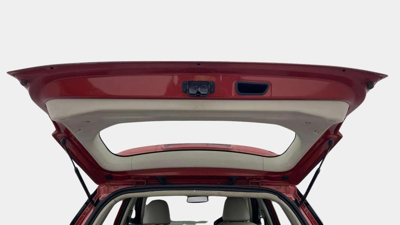 2019 Mahindra XUV300 W8 (O) 1.5 DIESEL, Diesel, Manual, 84,126 km, Boot Door Open