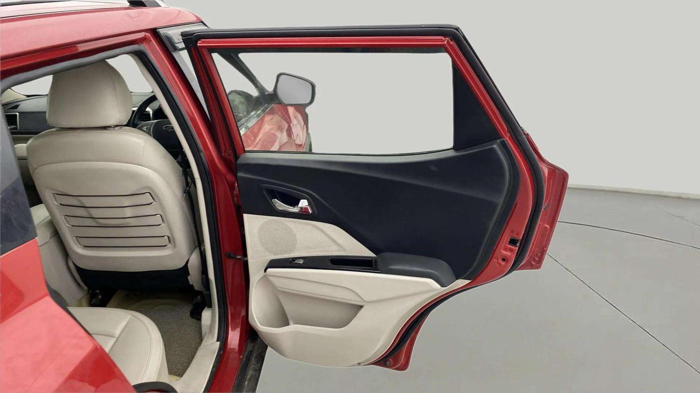 2019 Mahindra XUV300 W8 (O) 1.5 DIESEL, Diesel, Manual, 84,126 km, RHS Rear Door