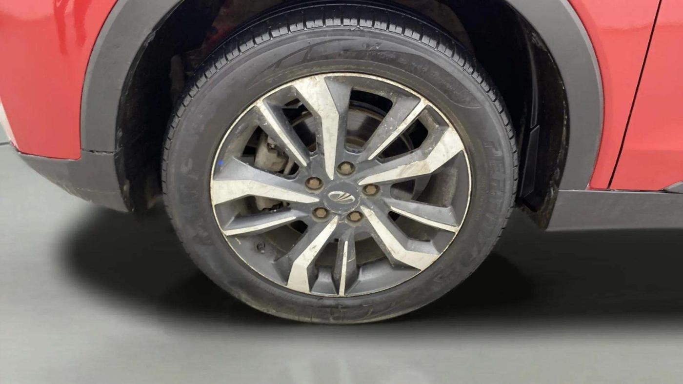 2019 Mahindra XUV300 W8 (O) 1.5 DIESEL, Diesel, Manual, 84,126 km, Left Front Wheel