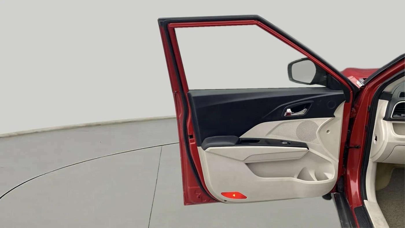 2019 Mahindra XUV300 W8 (O) 1.5 DIESEL, Diesel, Manual, 84,126 km, LHS Front Door