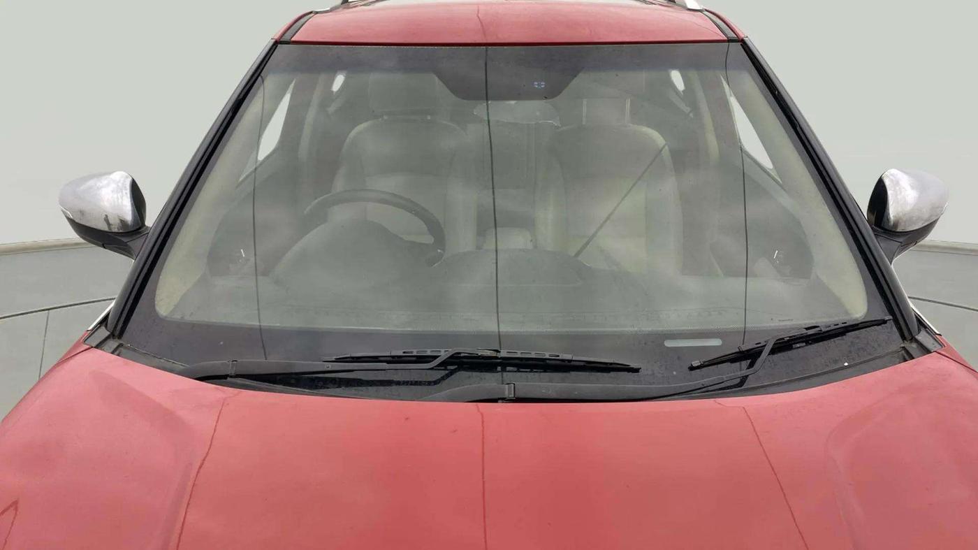 2019 Mahindra XUV300 W8 (O) 1.5 DIESEL, Diesel, Manual, 84,126 km, Front Windshield