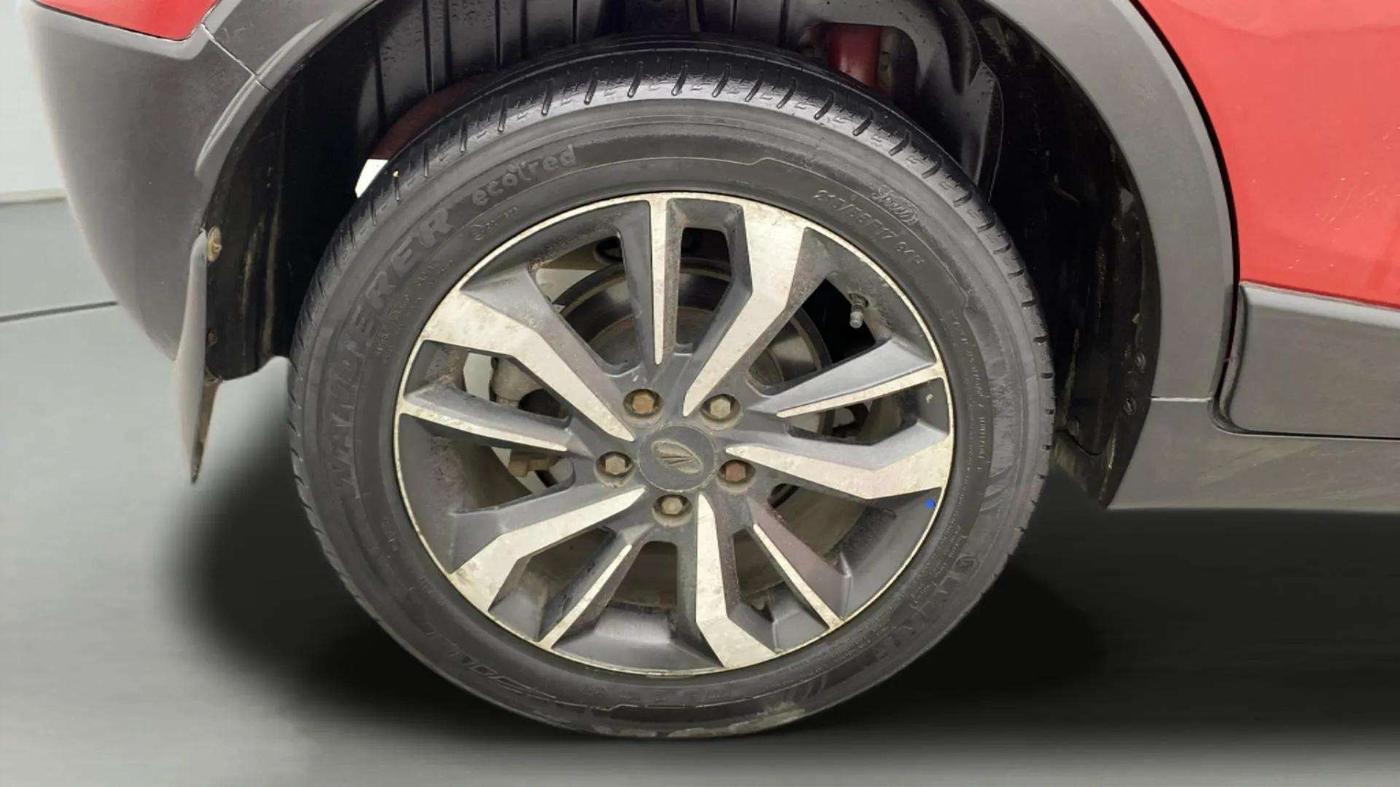 2019 Mahindra XUV300 W8 (O) 1.5 DIESEL, Diesel, Manual, 84,126 km, Right Rear Wheel
