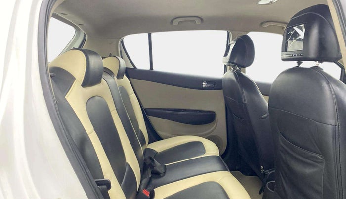 2013 Hyundai i20 MAGNA (O) 1.2, Petrol, Manual, 34,923 km, Right Side Rear Door Cabin